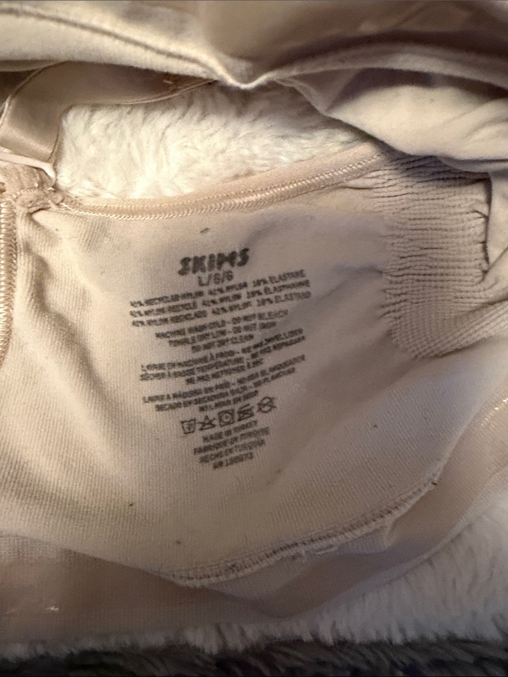 SKIMS Neutral Beige Ruched Seamless Bralette - Picture 2 of 4